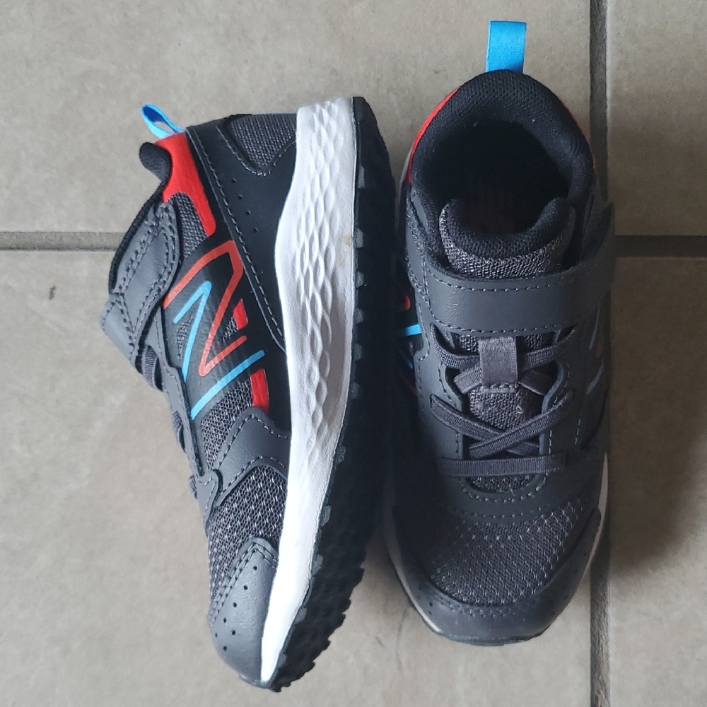 New Balance Kids' Black and Red Sneakers with Blue Accents